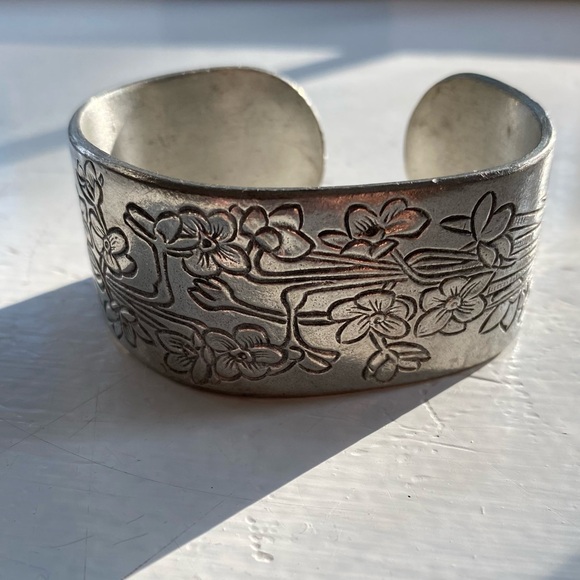 December Classic Flower of the Month Cuff Bracelet by Salisbury Pewter - Picture 4 of 13
